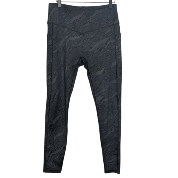 Curves and Combatboots XL Luminous Camo Leggings Black V4 - Picture 8 of 12